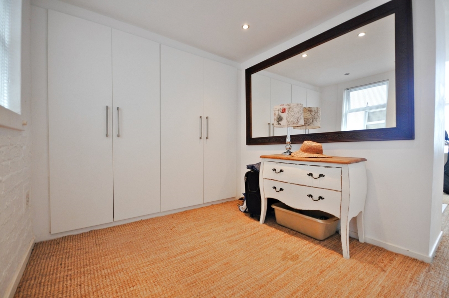 To Let 1 Bedroom Property for Rent in Green Point Western Cape